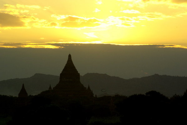 The sun going down in Bagan