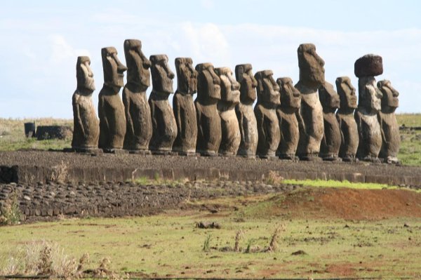 15 Moai