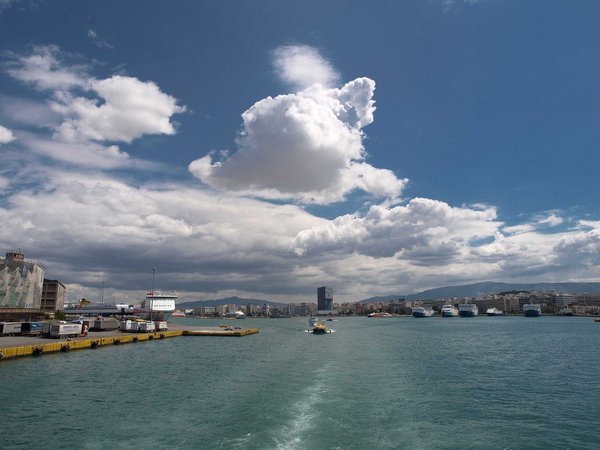 Leaving Piraeus, really big port