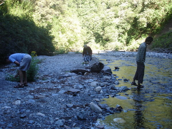 Evan, Geoff and Coral mining for gold in Lyell River