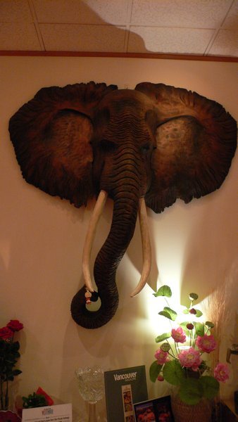 Impressive wooden carved Elephant head (47 of 50)