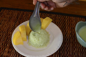 Green coconut sticky rice 