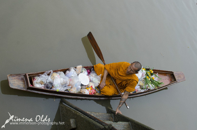 20140622Monks in Amphawa-11