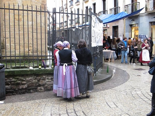 Caseros, Countryside people in traditional dresses, köy inslanlar geleneksel kiyafetlerle