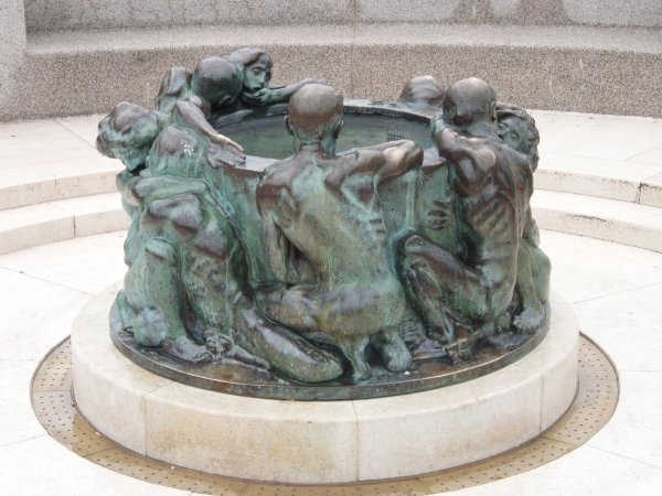 Sculpture by Ivan Metrović outside National Theatre