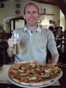 PIzza & beer for dinner at the Hole in One