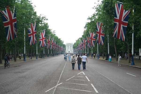 Looking back towards Buckingham Palace