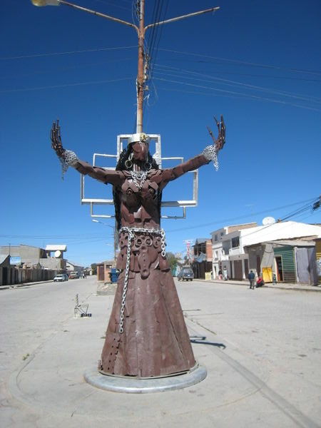 Welcoming statue in Uyuni