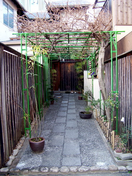 Walkway to the IchiEnSou Hostel