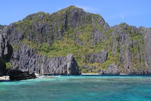 Island hopping in the Bacuit Archipelago