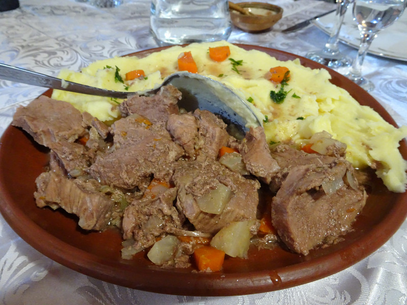 maramures - veal casserole with mashed potatoes
