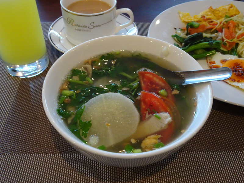 khao piak sen (chicken noodle soup)