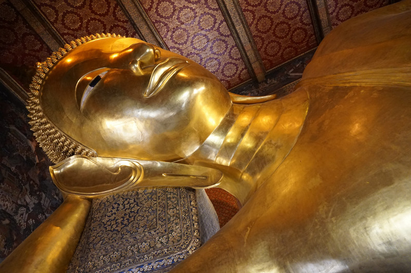 bangkok - wat pho reclining buddha