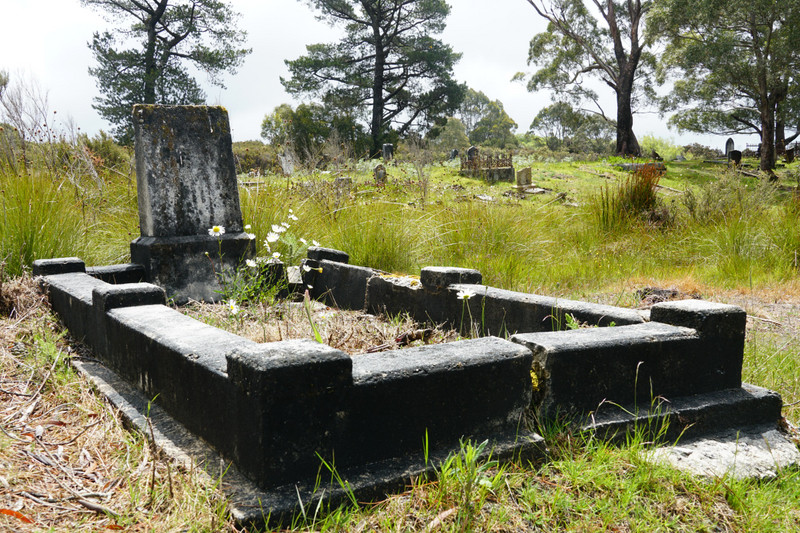 zeehan - old pioneer cemetery