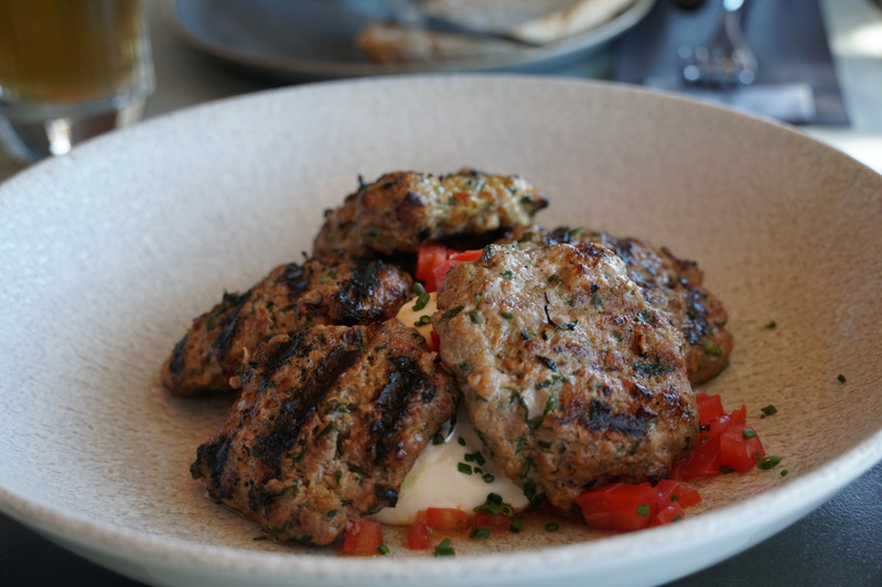 grilled beef patties with yoghurt