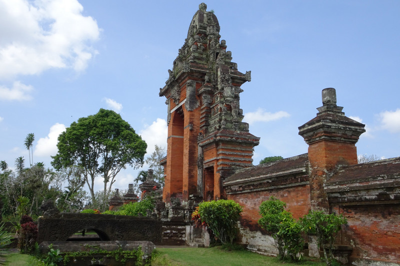 taman ayun temple - roofed gate