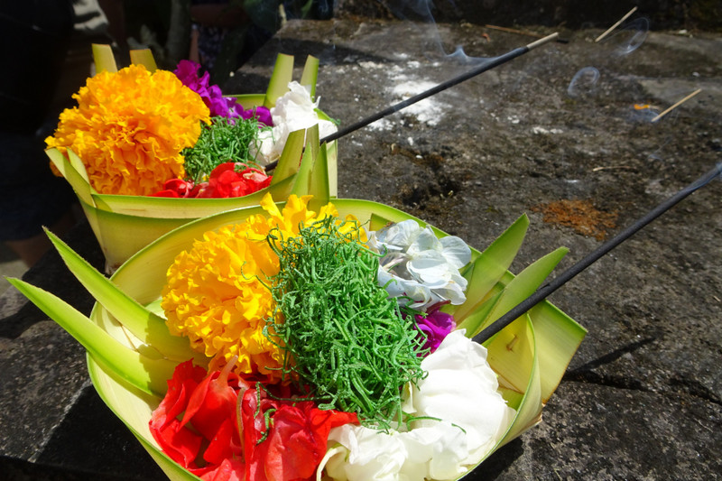 ubud - the art of making canang sari (offerings)