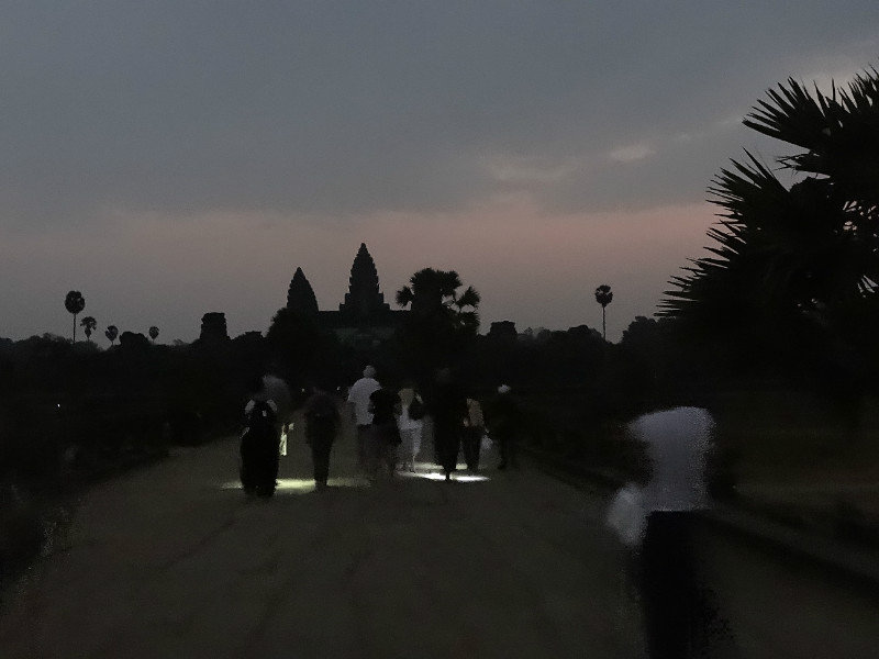 angkor wat - walking in at dawn