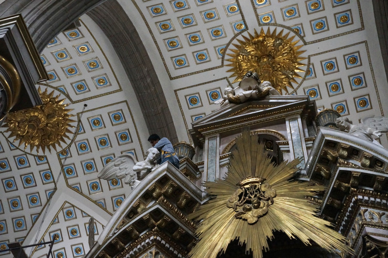catedral de puebla - restoring the angel