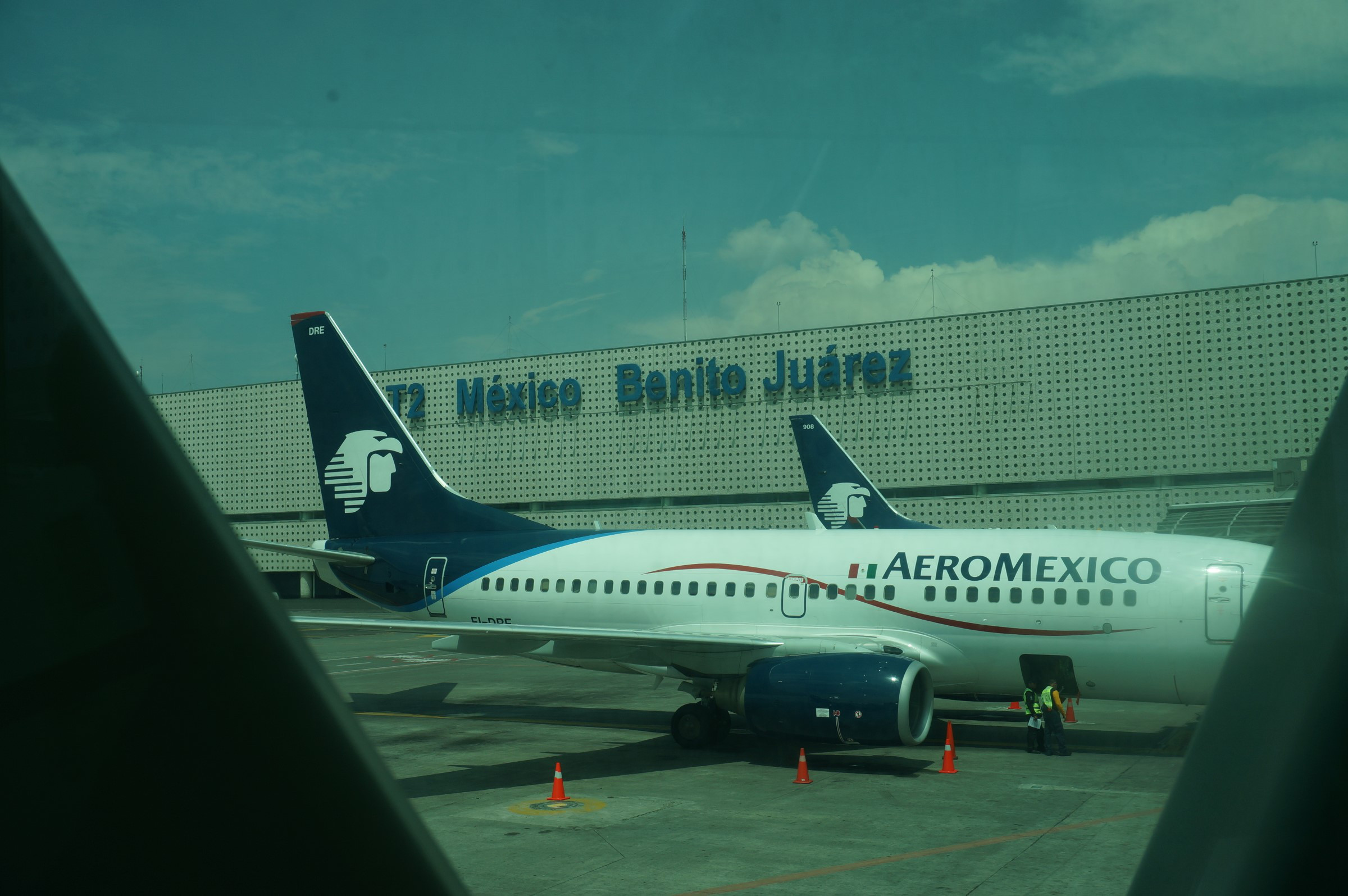 what airlines travel to mexico city international airport