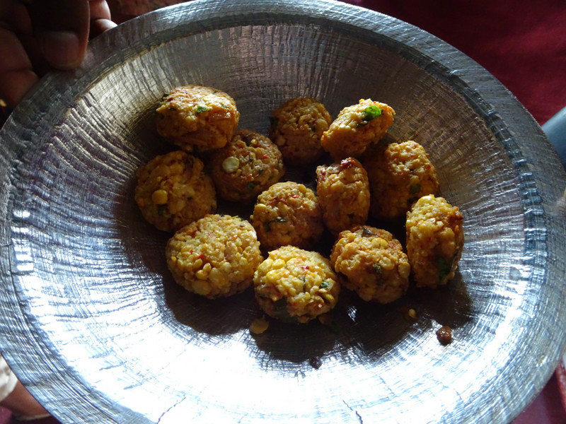 lunch at tamil tea picker's home - masala vadai