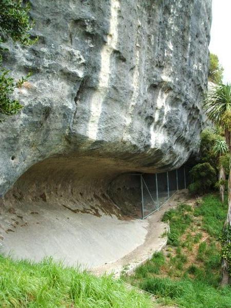 Caves with lots of Maori rock art