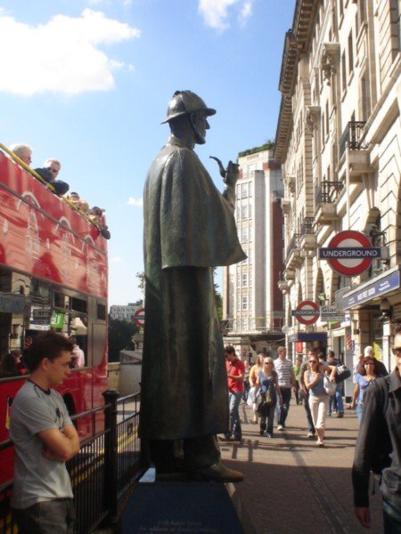 Shurlock Holmes Statue at Regent's Park