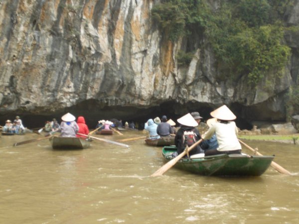 Boat trip at Tam Coc 