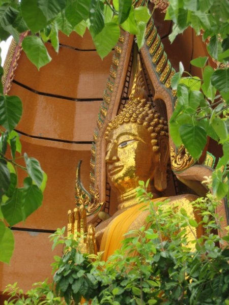 Large seated Buddha