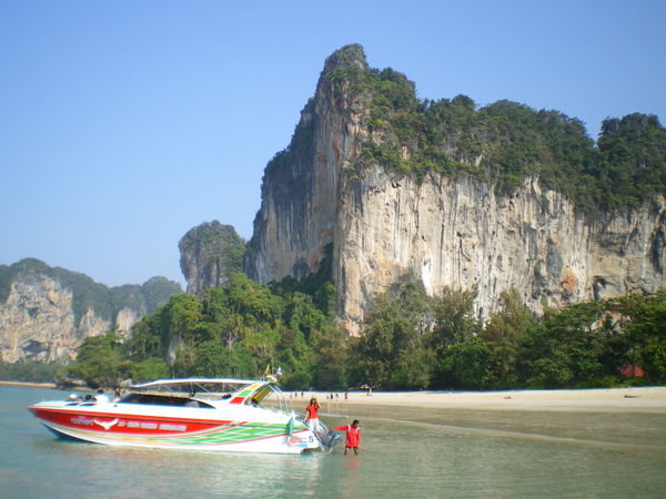 Speed boat to Phi Phi