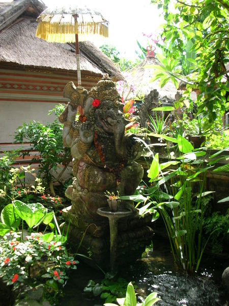 Indonesia statue 