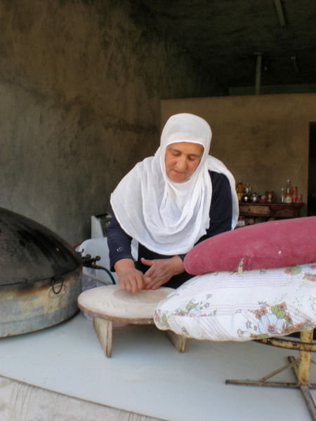 Druze woman making laffa