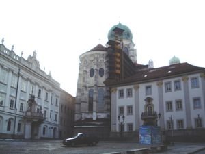 La plaza del palacio del obispo