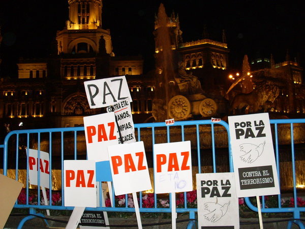 Manifestación por la paz -- Mass meeting in Madrid for peace