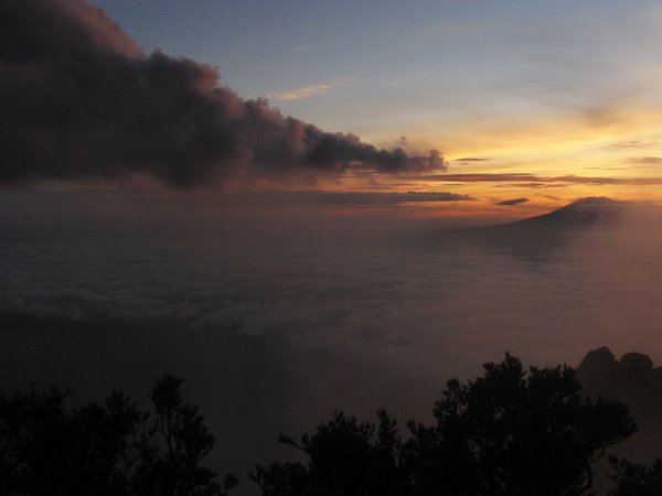 Amanecer desde el Merapi --- Sunrise from Merapi