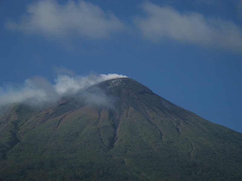 Volcán Gamalama --- Gamalama volcano