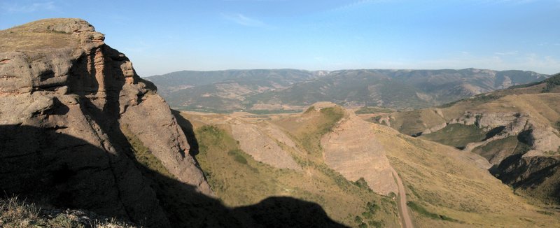 Barranco de Matute y sierra del Camero Nuevo --- Matute ravine and New Camero range