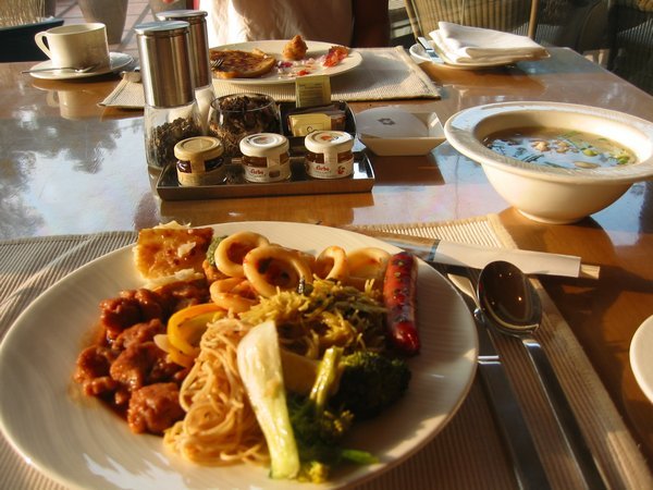 Our last breakfast at Shangli-la hotel