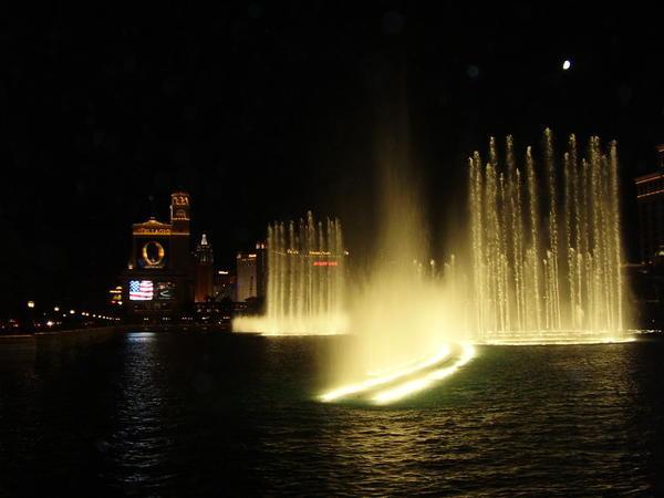 The famous Bellagio hotel/ fountain (2)
