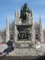 Milan Dumo behind Napolean's Statue