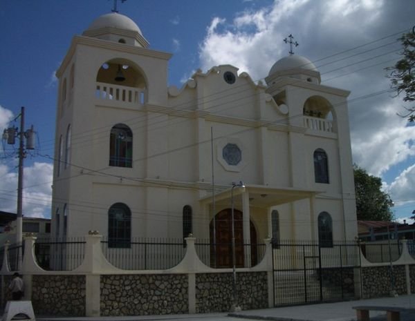 Church, Parque Central, Flores