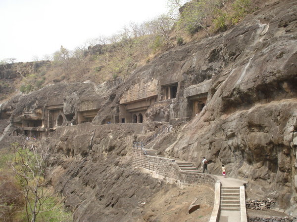 Ajunta Caves