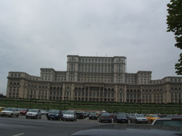 Bucharest palace 140408