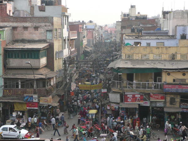 A typically quiet Delhi street scene