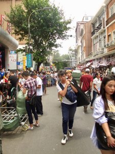 Exploring Guangzhou Markets - Yoasheng Clothing Wholesale Market