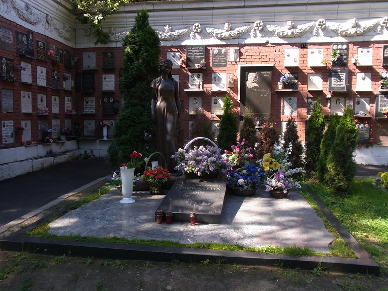 Raisa Gorbatcheva's tomb