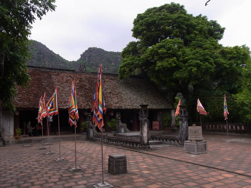 Ninh Binh: Temples of Dinh and Le Dynasties