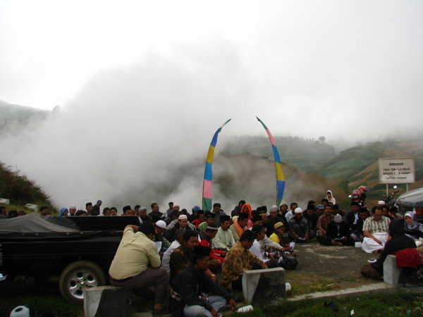 muslims praying next to the crater