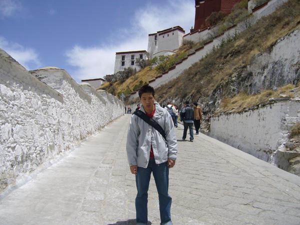 Climbing up to the Potala Temple