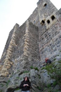 Sarah devant Dunluce Castle